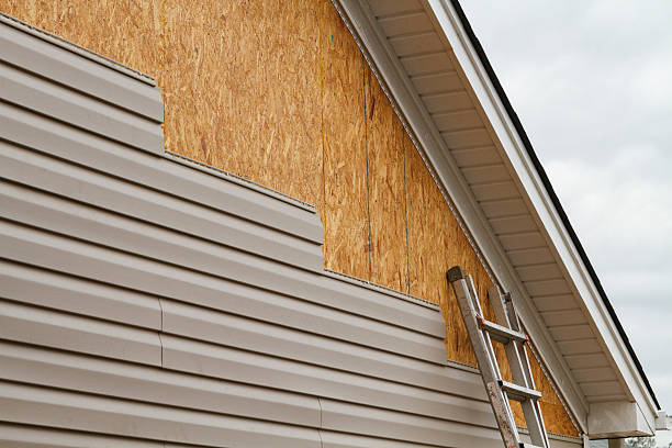 Professional Wood Siding technician working in Warsaw, OH